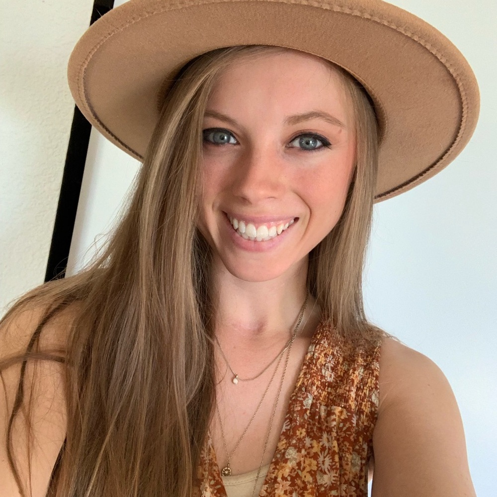 Meet your Posher, Kelly